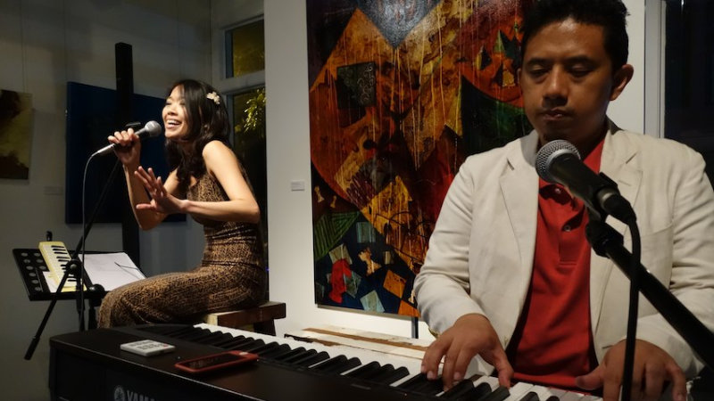 Juliet Pang (vocals) and Didi Mudigdo (piano)